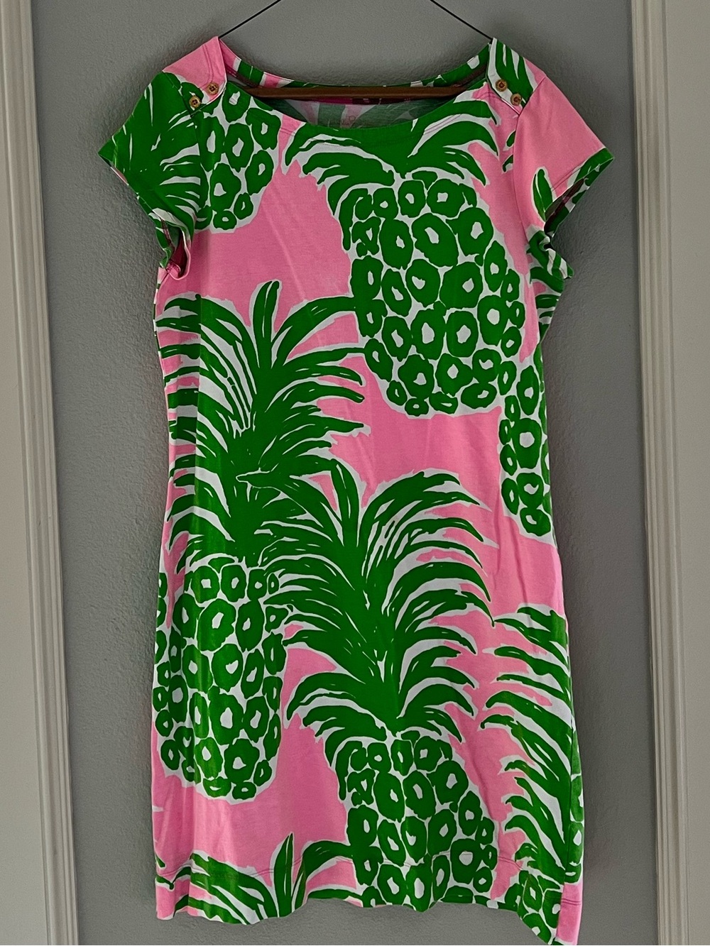 SOLD 🛑 Lilly Pulitzer Loren Pink & Green Pineapple Flamenco Boat Neck Shirtdress - Picture 2 of 7
